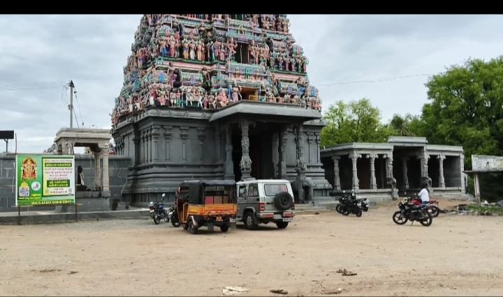 உசிலம்பட்டி அருகே பிரசித்தி பெற்ற வாலாந்தூர் அங்காள ஈஸ்வரி திருக்கோவிலில், மர்ம நபர்கள் உண்டியலை உடைத்து பணத்தை கொள்ளையடித்து சென்ற சம்பவம் பரபரப்பை ஏற்படுத்தியுள்ளது
