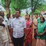 நிலக்கோட்டை அருகே கோட்டூர் ஊராட்சி அலுவலகம் முன்பு தேசிய கொடி ஏற்றிய விவசாயக் கூலித் தொழிலாளி பொதுமக்கள் வரவேற்பு