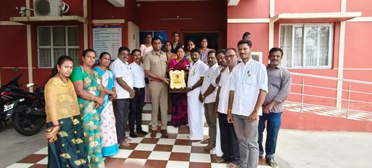 பழனி DSP-க்கு மக்களின் பாதுகாவலன் விருது.