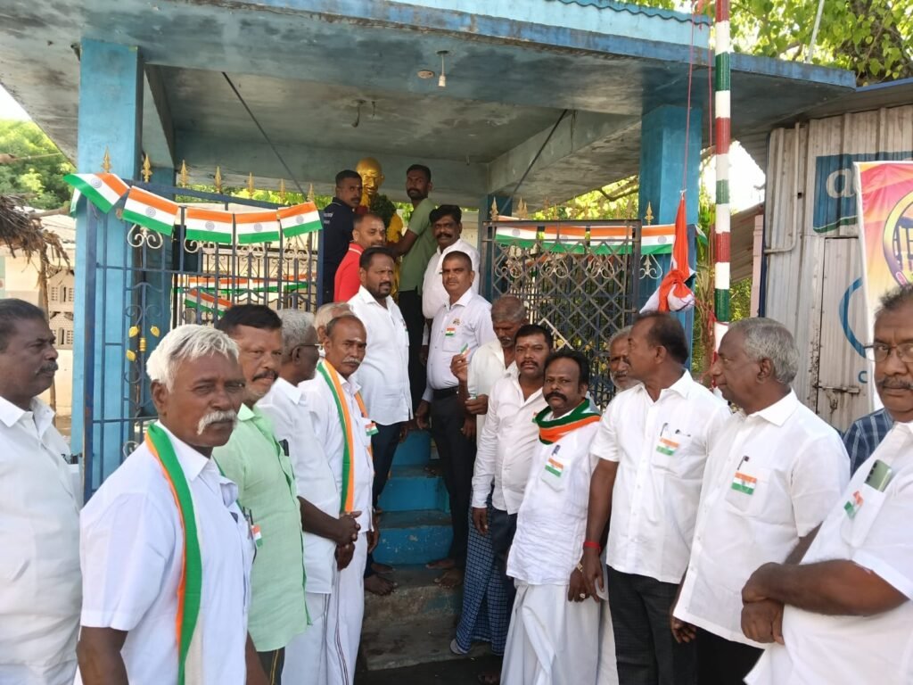முதுகுளத்தூரில் காங்கிரஸ் கட்சியின் சார்பில் சுதந்திர தினக் கொண்டாட்டம் சிறப்பாக நடைபெற்றது