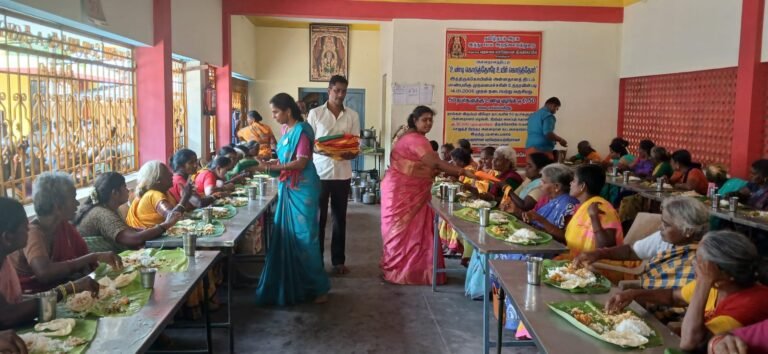 சோழவந்தான் குருவித் துறையில் சுதந்திர தின விழா சிறப்பு கூட்டு வழிபாடு மற்றும் பொது விருந்து