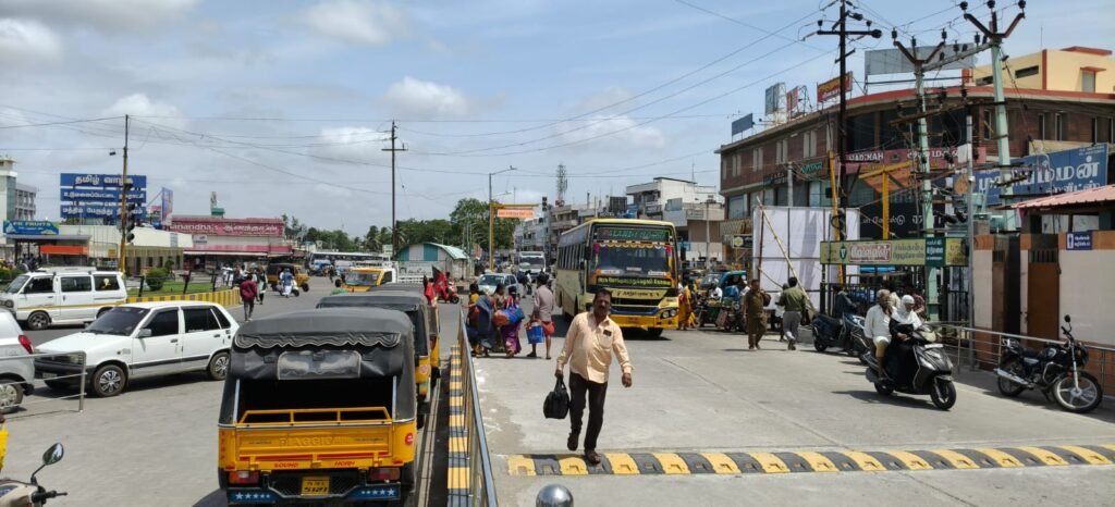 பயணிகளின் பாதுகாப்பை உறுதி செய்யுமா உடுமலை நகராட்சி நிர்வாகம்.?