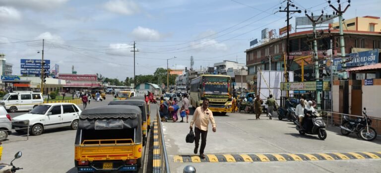 பயணிகளின் பாதுகாப்பை உறுதி செய்யுமா உடுமலை நகராட்சி நிர்வாகம்.?