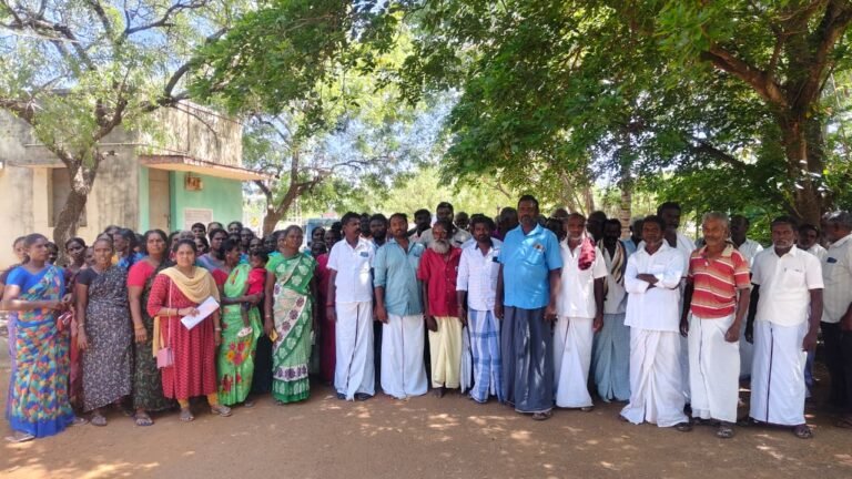 கமுதி நெறிஞ்சிப்பட்டி அங்கன்வாடி மையம் அமைக்க எதிர்ப்பு பொதுமக்கள் வட்டார வளர்ச்சி அலுவலகம் முற்றுகை