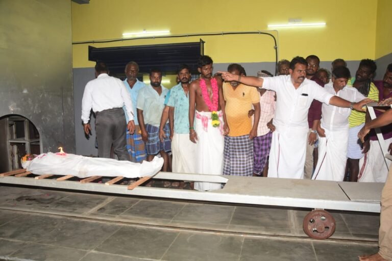 சோழவந்தான் பேரூராட்சியில் 1.5 கோடி மதிப்பில் நவீன மின் எரிவாயு தகன மேடை பொதுமக்கள் பயன்பாட்டிற்கு வந்தது. பேரூராட்சி தலைவர் ஜெயராமன் பங்கேற்பு