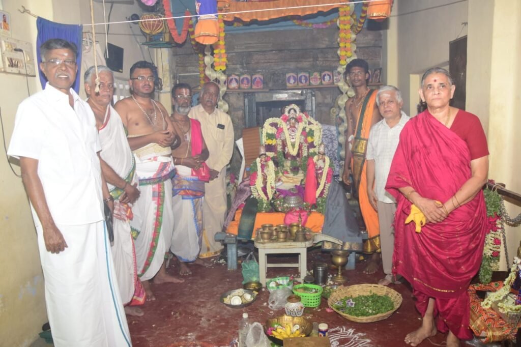 சோழவந்தான் அருகே தென்கரை நவநீத கிருஷ்ணன் கோவிலில் கிருஷ்ண ஜெயந்தி உற்சவ விழாவை முன்னிட்டு திருக்கல்யாண வைபவம் நடைபெற்றது.