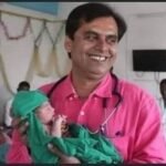 பூனாவில் ஒரு தினக்கூலி மனைவியை பிரசவத்திற்காக ஆஸ்பத்திரியில் சேர்த்தார். சிஸேரியன் ஆனது. எவ்வளவு ஃபீஸ் ஆகுமோ தெரியலையே. வீட்டை அடமானம் வைத்து விடலாம் என்று நினைத்தார்.