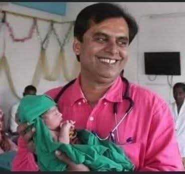 பூனாவில் ஒரு தினக்கூலி மனைவியை பிரசவத்திற்காக ஆஸ்பத்திரியில் சேர்த்தார். சிஸேரியன் ஆனது. எவ்வளவு ஃபீஸ் ஆகுமோ தெரியலையே. வீட்டை அடமானம் வைத்து விடலாம் என்று நினைத்தார்.