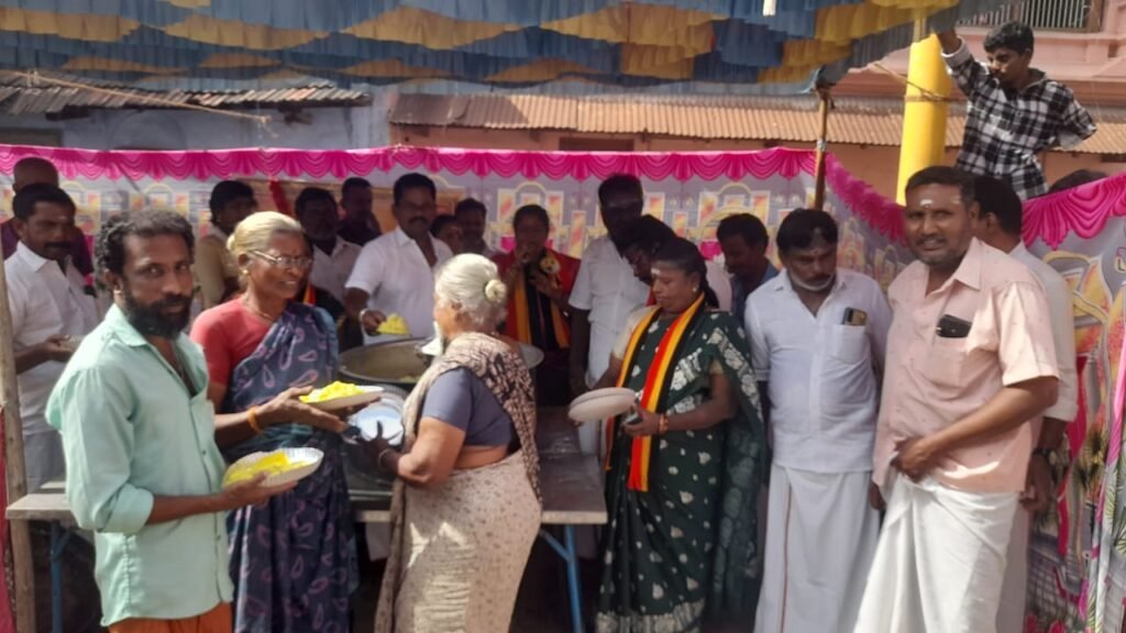 சோழவந்தானில் தேமுதிக நிறுவனர் விஜயகாந்த் பிறந்தநாள் விழா இனிப்பு வழங்கி கொண்டாட்டம்.