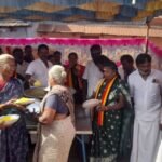 சோழவந்தானில் தேமுதிக நிறுவனர் விஜயகாந்த் பிறந்தநாள் விழா இனிப்பு வழங்கி கொண்டாட்டம்.