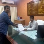 கோயிலுக்குள் கடைகள் எப்படி அனுமதிக்கப்படுகின்றன என்று சென்னை உயர்நீதிமன்றம் கேள்வி எழுப்பியுள்ளது.