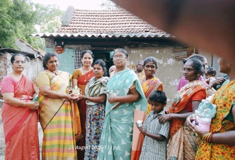 அனைத்திந்திய இந்து திருக்கோயில்கள் பாதுகாப்பு சங்கத்தின் சார்பாக மதுரையில் பொதுமக்களுக்கு அன்பளிப்பாக விநாயகர் சிலைகள் வழங்கும் விழா :