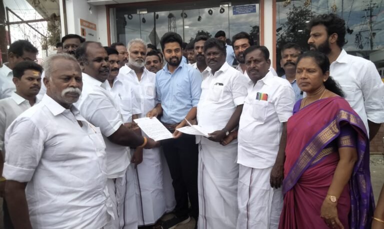 வாடிப்பட்டியில் செப்.4-ஆம் தேதி எடப்பாடி பழனிச்சாமி பிரச்சாரம் முன் ஏற்பாடு பணிகள் குறித்து ஆர்.பி. உதயகுமார் ஆலோசனை :