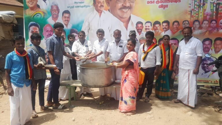 சோழவந்தான் அருகே முள்ளிபள்ளத்தில் வாடிப்பட்டி தெற்கு ஒன்றிய தேமுதிக சார்பாக விஜயகாந்த் பிறந்த நாளை முன்னிட்டு நலத்திட்ட உதவிகள் வழங்கப்பட்டது :
