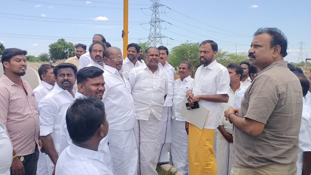 வெளிநாடுகளின் முதலீடுகளை, தமிழக முதல்வர் அதிக ஈர்க்க வேண்டும் : முன்னாள் அமைச்சர் :