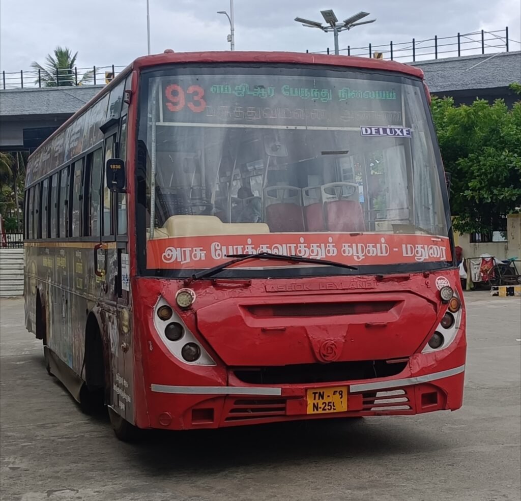 சோழவந்தானிலிருந்து தேனூர் சமயநல்லூர் வழியாக பெரியார் பேருந்து நிலையத்துக்கு பேருந்து வராதால் இரண்டு மணி நேரத்திற்கு மேலாக காத்திருந்த பயணிகள் !