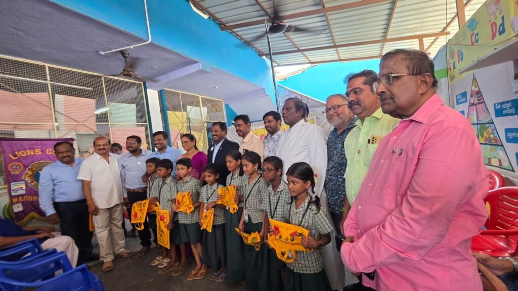 சோழவந்தானில் கல்வி உபகரணங்கள் வழங்கும் விழா :