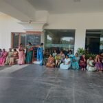 பதவி உயர்வில் முறைகேடு நடந்ததாக கூறி-பதிவாளர் அலுவலகத்தை பூட்டி முற்றுகை போராட்டம் !