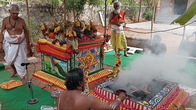 பழனியில் அருணகிரிநாதர் கோவிலில் திருக்குட முழுக்கு நன்னீராட்டு விழா நடைபெற்றது.