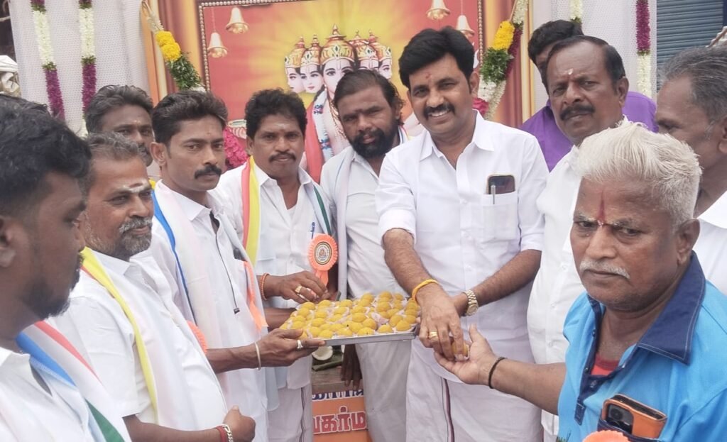 காரியாபட்டியில் விஸ்வ கர்மா ஐந்தொழிலாளர்கள் நலச்சங்கத்தின் சார்பில் விஸ்வகர்மா ஜெயந்தி விழா - பேரணி !