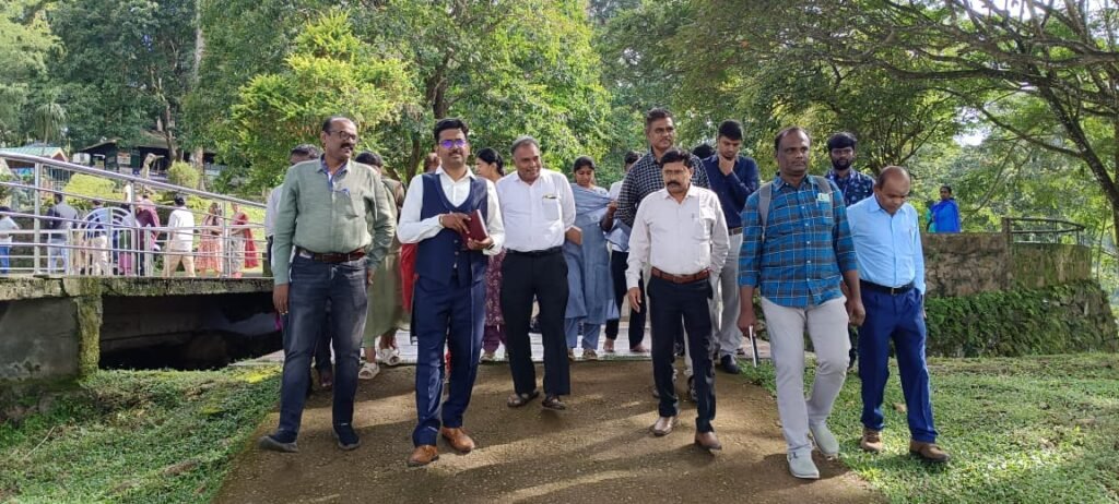 துணைக் கண்காணிப்பு குழுவினர் பெரியாறு அணையில் ஆய்வு !