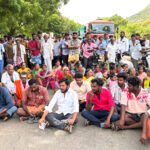 உசிலம்பட்டி அருகே சாலையை சீரமைக்க கோரி கிராம பொதுமக்கள் திடீர் சாலை மறியலில் ஈடுபட்டதால் பரபரப்பு ! சுமார் அரை மணி நேரத்திற்கு மேலாக போக்குவரத்து பாதிப்பு :