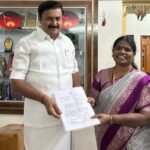 மாண்புமிகு தமிழ் வளர்ச்சி மற்றும் செய்தி துறை அமைச்சர் திரு.மு.பெ.சாமிநாதன் அவர்களை சந்தித்து கலைமாமணி கலாராணி வாழ்த்து பெற்றார் :