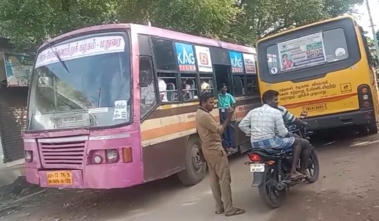 சோழவந்தான் அருகே கருப்பட்டியில் போக்குவரத்துக்கு இடையூறாக அரசு பேருந்து நிறுத்தி இடையூறு செய்வதாக தற்காலிக பணியாளர்கள் மீது பொதுமக்கள் குற்றச்சாட்டு !