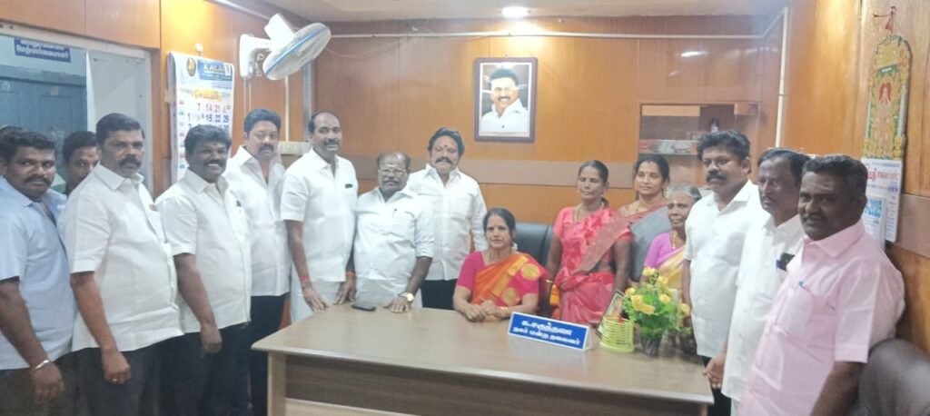 பதவி ஏற்ற அதிமுக தலைவி :