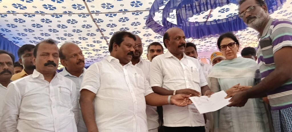 ஸ்ரீபெரும்புதூர்- ஜமீன் தண்டலத்தில் நலம் காக்கும் ஸ்டாலின் திட்ட மருத்துவ முகாம்