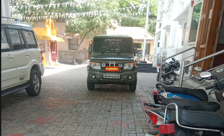 அரசின் அனுமதியின்றி, அரசு வாகனத்தை இயக்கிய போடிநாயக்கனூர் நகராட்சி ஆணையாளர் - நடவடிக்கை எடுத்திட சமூக ஆர்வலர்கள் கோரிக்கை !