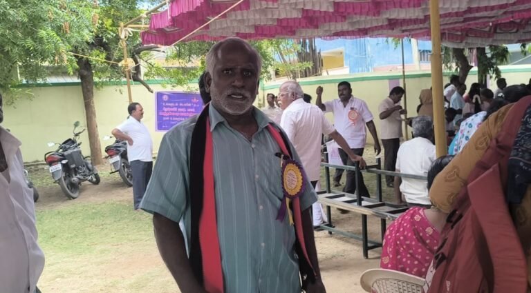 ஊத்தங்கரை - இல் உங்களுடன் ஸ்டாலின் முகாமில் கட்சிப் பணி செய்வதாக அலப்பறை !