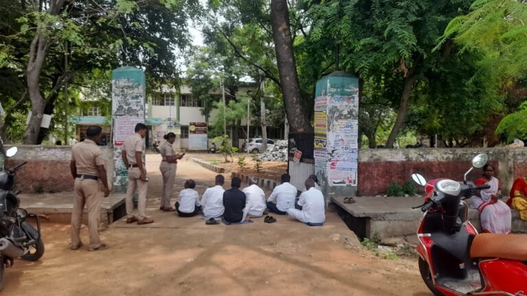 சோழவந்தான் அருகே தனியாருக்கு பத்திரப்பதிவு செய்யப்பட்ட பஞ்சமி நிலத்தை மீட்க கோரி வாடிப்பட்டி தாலுகா அலுவலகம் முற்றுகை