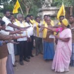 சோழவந்தான் அருகே விக்கிரமங்கலத்தில் தமிழ்நாடு சீர் மரபினர் நலச்சங்கத்தினர் ஆர்ப்பாட்டம்