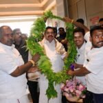 சோழவந்தான் தொகுதிக்கு வருகை தரும் அதிமுக பொதுச்செயலாளர் எடப்பாடி பழனிச்சாமிக்கு முன்னாள் அமைச்சர் ஆர் பி உதயகுமார் தலைமையில் வெற்றிலை மாலை அணிவித்து வரவேற்பு :