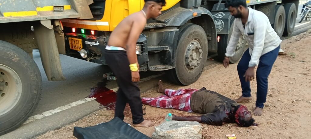 லாரி டிரைவர் விபத்தில் சிக்கினார்.