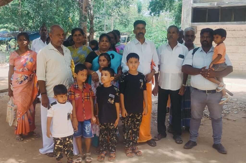 ஊர் திருவிழாவில் வரி வாங்க கோரி மாவட்ட ஆட்சியரிடம் கண்ணீர் மல்க மனு