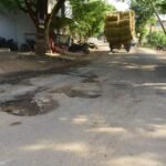 சோழவந்தான் பசும்பொன் நகர் பகுதியில் குண்டும் குழியுமான சாலையால் பொதுமக்கள் கர்ப்பிணி பெண்கள் கடும் அவதி