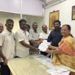 பழனியில் தெரு நாய்களை கட்டுப்படுத்த கோரி, பழனி நகராட்சியில் தேமுதிக சார்பில் கோரிக்கை மனு அளிக்கப்பட்டது.