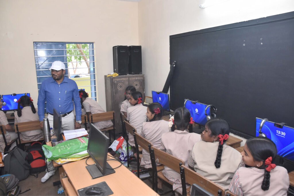 பழனி வட்டத்தில் மேற்கொள்ளப்பட்டு வரும் வளர்ச்சித் திட்டப் பணிகளை மாவட்ட ஆட்சித் தலைவர் திரு.செ.சரவணன், இ.ஆ.ப., அவர்கள் நேரில் பார்வையிட்டு ஆய்வு மேற்கொண்டார்.