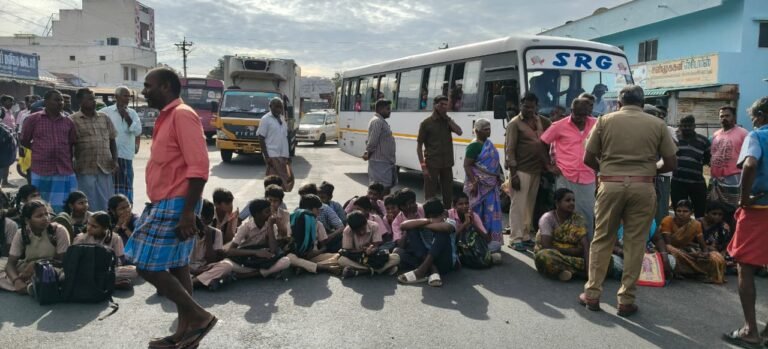 காரத்தொழுவில் பேருந்து வசதி கேட்டு மாணவர்கள் சாலை மறியல்