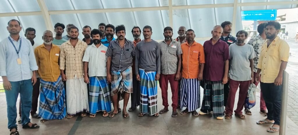 இலங்கை சிறையில் இருந்து விடுதலையான ராமேஸ்வரம் மீனவர்கள் – சென்னை விமான நிலையம் வந்தடைந்தனர்
