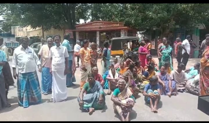 உசிலம்பட்டி அருகே சாலை மறியல்