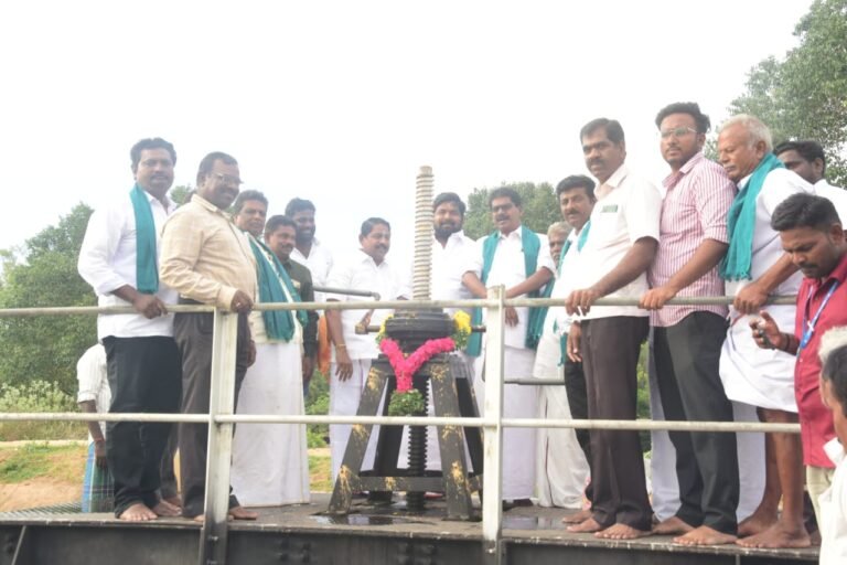 பேரணையில் திருமங்கலம் ஒருபோக விவசாய பாத்திற்கு நீர் திறப்பு உசிலம்பட்டி ஐயப்பன் எம் எல் ஏ விவசாய சங்கப் பிரதிநிதிகள் பொதுப்பணி துறை அதிகாரிகள் திறந்து வைத்தனர்.