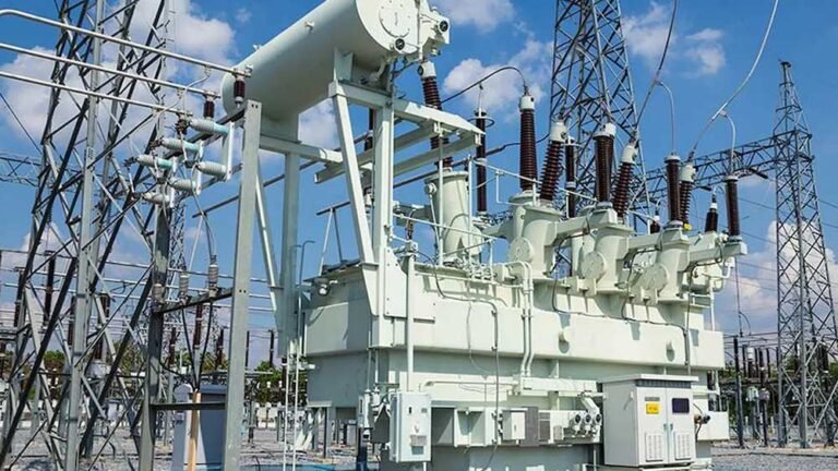 பெருநாழி மின் பிரிவுக்விக்குட்பட்ட கோவிலாங்குளம் பகுதிகளில் தொடர் மின்வெட்டால் பொதுமக்கள் பெரும் அவதி