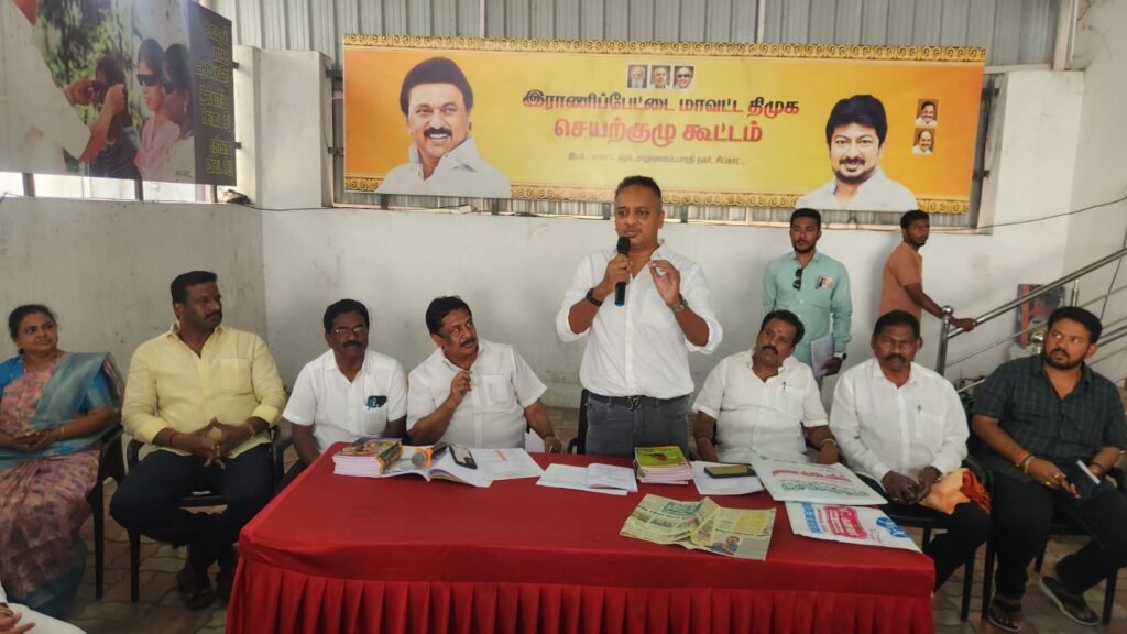 ராணிப்பேட்டை சட்டமன்றத்தொகுதி ராணிப்பேட்டை நகரம்தேர்தல் பணிக்குழு கூட்டம் சுற்றுச்சூழல் அணி மாநில துணை செயலாளர் ஆர்.வினோத்காந்தி பங்கேற்பு !!!!