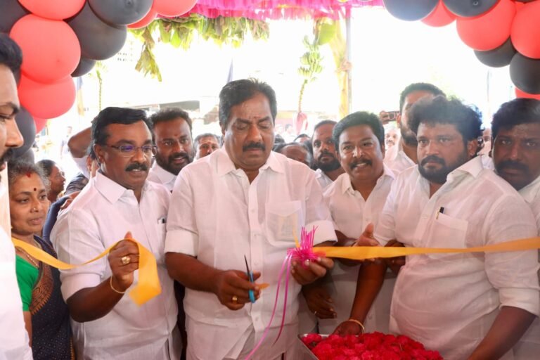 வாடிப்பட்டியில் "இளைஞர் அணி கலைஞர் நூலகம்" அமைச்சர் பி.மூர்த்தி திறந்து வைத்தார் :