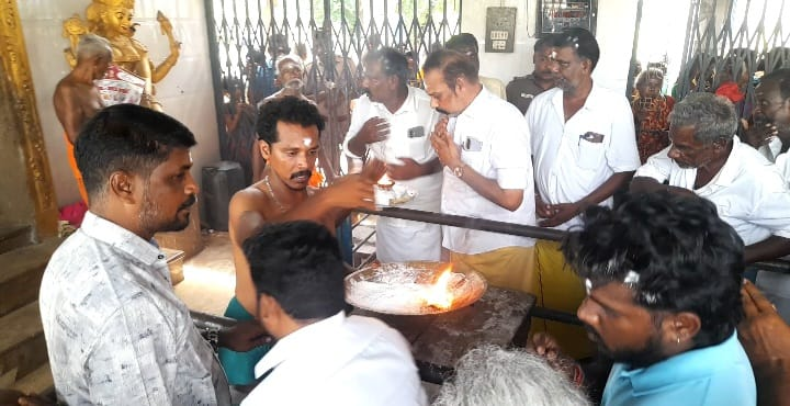 வாடிப்பட்டி அருகே கோவில் முன்பு பலத்த போலீஸ் பாதுகாப்பு :