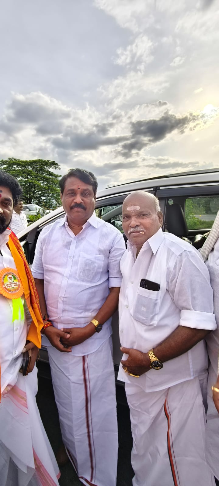 தமிழக பாஜக தலைவர் நயினார் நாகேந்திரனை சந்தித்து வாழ்த்து பெற்றார் : பாஜக விவசாய அணி மாநில துணைத்தலைவர் தொழிலதிபர் மணி முத்தையா...