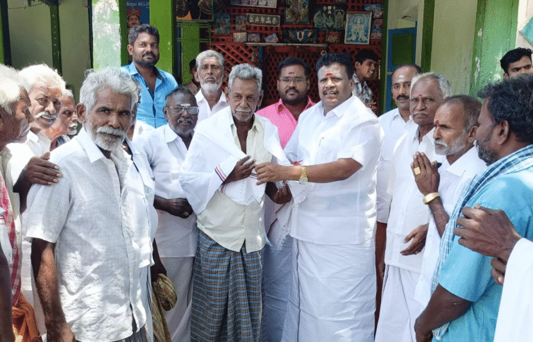 பல்வேறு கட்சியினர் அ.தி.மு.க.வில் இணைந்தனர்.